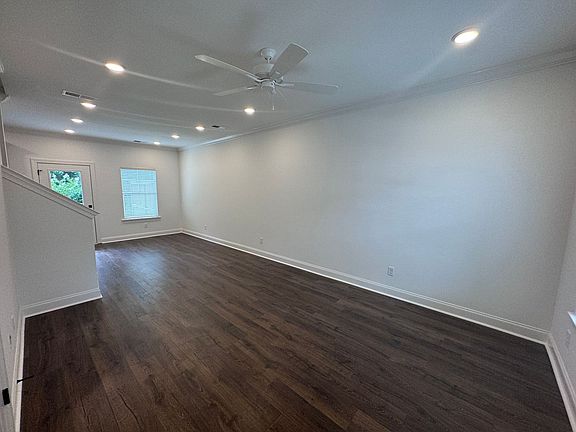 3rd image of 576 Meadow Crest Cir