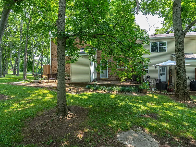 114 Brattlesboro Dr — Photo 32