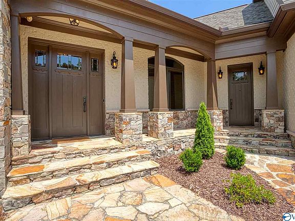 5th image of 11034 Everest Cir SE