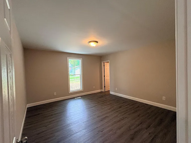 401 Franklin Ave — Photo 1