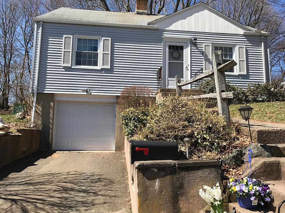 2nd image of 118 Thompson St