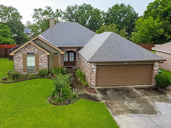 4th image of 130 Windermere Cir