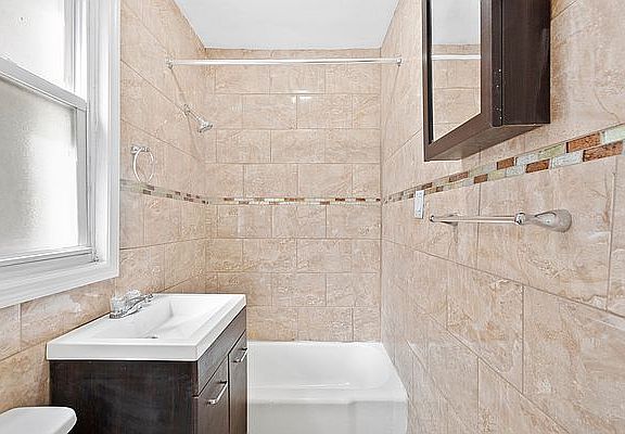 4th image of 558 Eastern Pkwy #2
