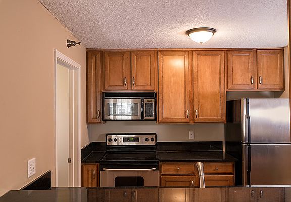 3rd image of 6048 Chasewood Pkwy APT 2