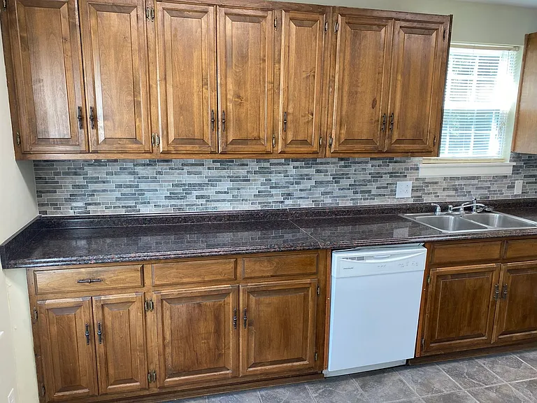 748 Meadowlark Dr — Photo 2