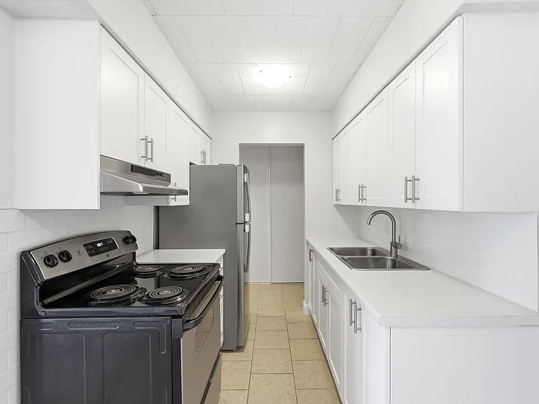100 McFarlane Ave — Photo 14