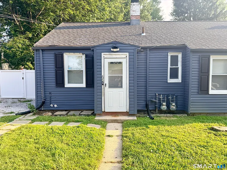 68 Alexander Dr — Photo 3