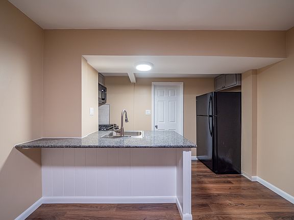 3rd image of 2800 Edgmont Ave APT 2