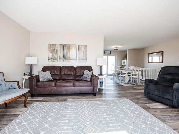 4th image of 884 Willow Springs Rd