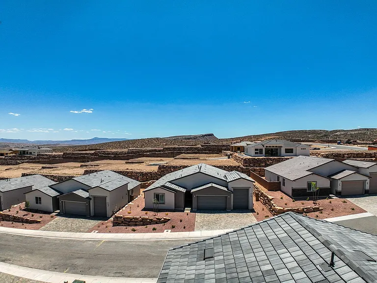 3068 W Orco Ln — Photo 43