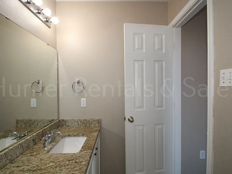 6712 Taree Loop — Photo 26