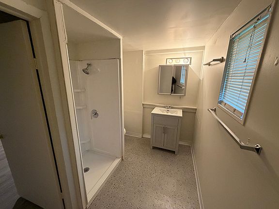 3rd image of 926 N Charles St