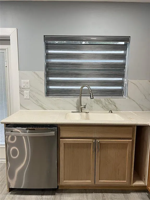 2 bed, 1.0 bath, 880 sqft, $1,600 — Photo 4