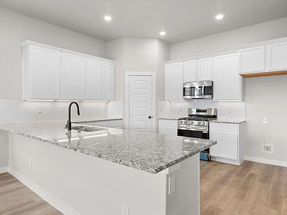 5th image of 10501 Abbeville Ave