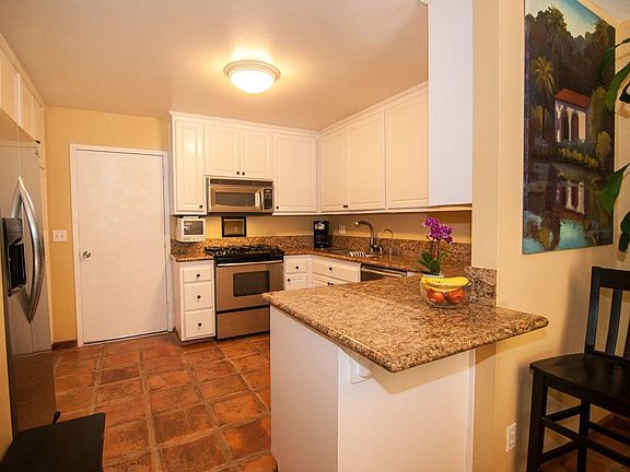 003_Kitchen.jpg