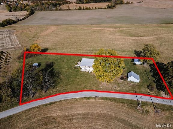 2nd image of 680 Auer Landing Rd