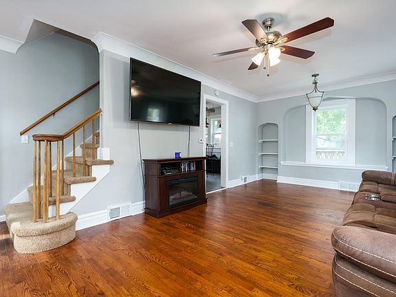4th image of 1321 Winton Ave
