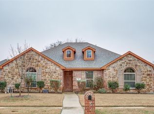 906 Mockingbird Ln, Glenn Heights, TX 75154