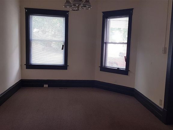 3rd image of 624 S Center St