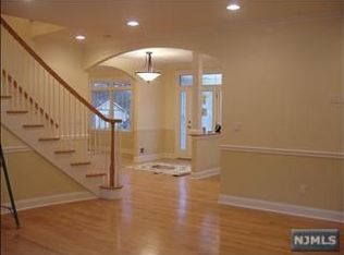 325 Brookside Ave, Cresskill, NJ 07626