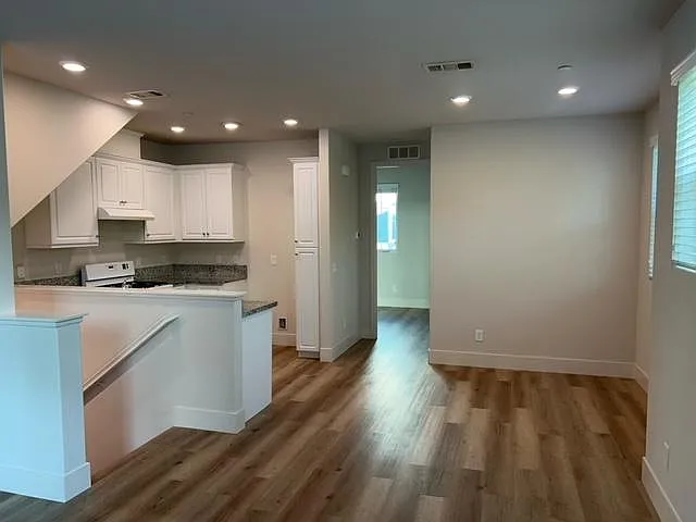 7249 N Maple Rd — Photo 5