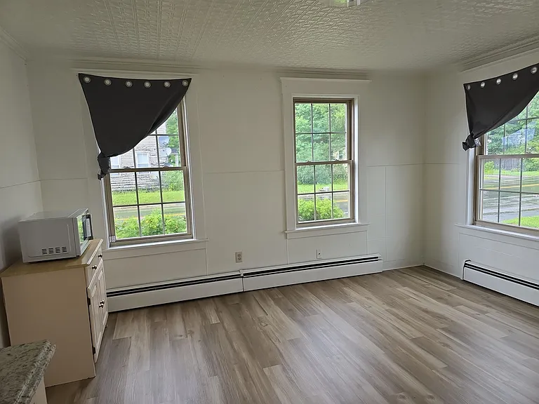 220 Main St #1 — Photo 3