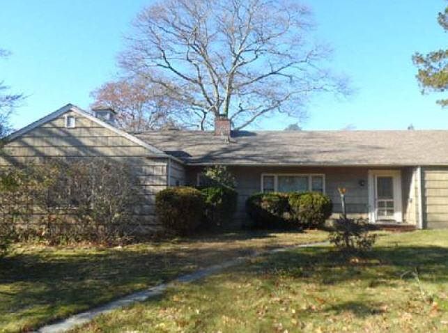 1st image of 90 Saint Marks Ln