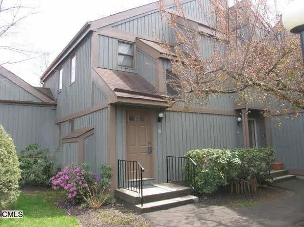 135 Heatherwood Dr, Brookfield, CT 06804