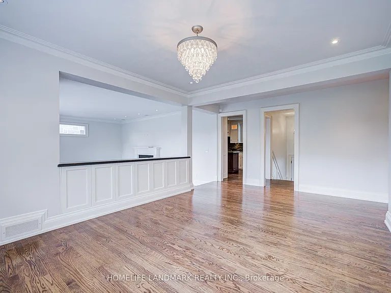 102 Stratford Cres — Photo 5
