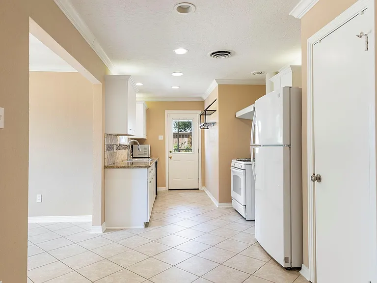 1802 Turnpike Rd — Photo 15