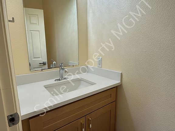 5th image of 15643 SE Kensington Dr