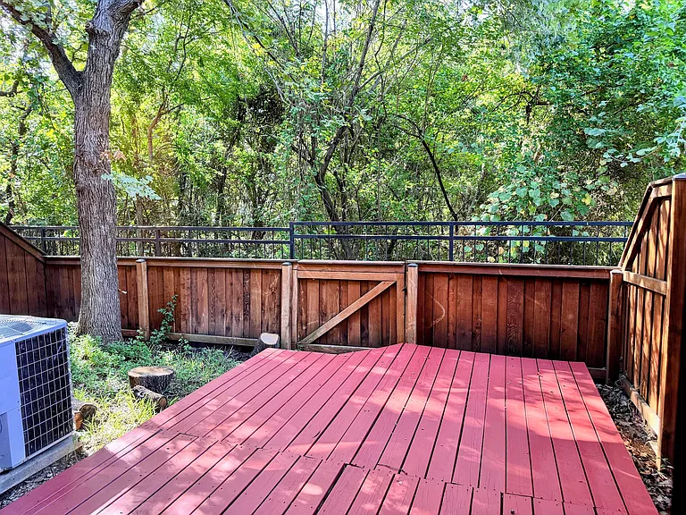 244 Turnberry Ln — Photo 7