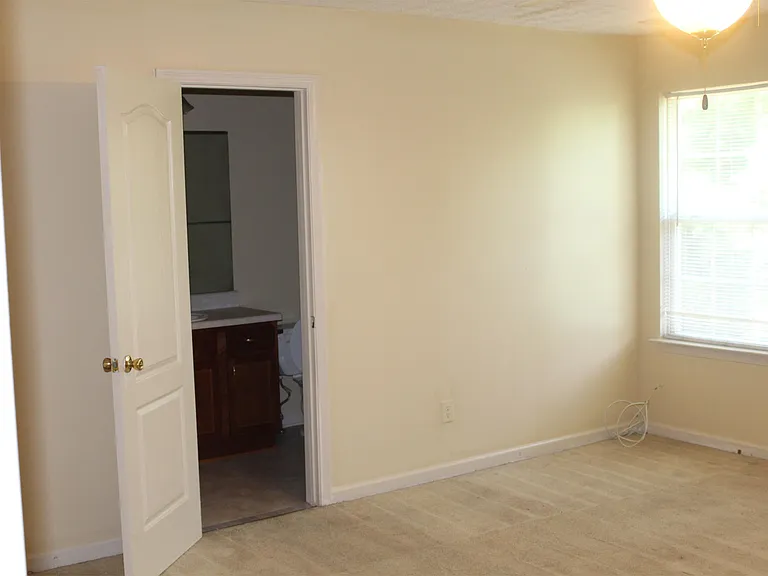 672 Georgetown Ct — Photo 18