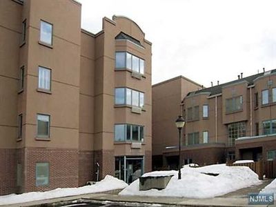 304 Thornton Ct, Edgewater, NJ, 07020