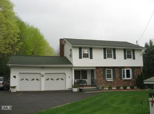15 Zinn Rd, Danbury, CT 06811