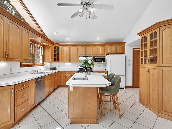 4th image of 2965 E Elfinwild Rd