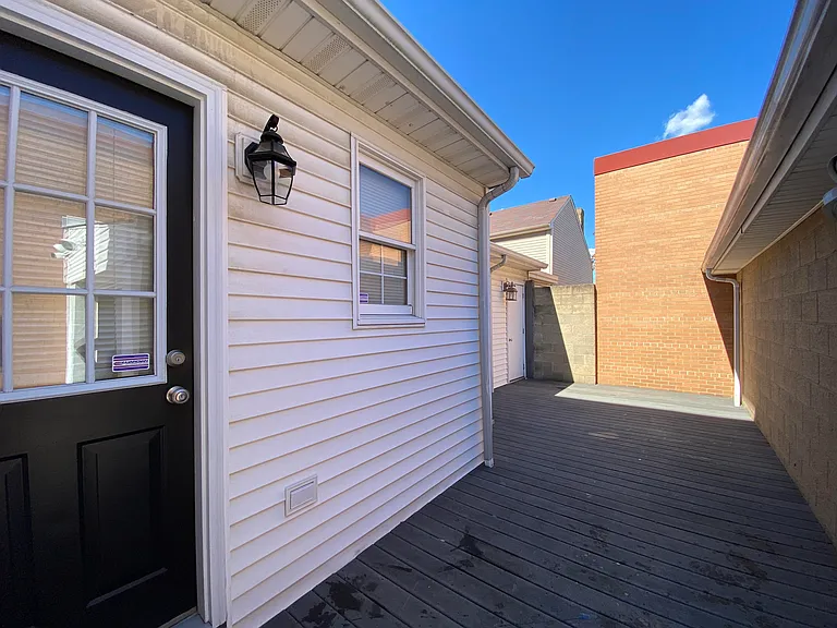 1715 Mary St — Photo 20
