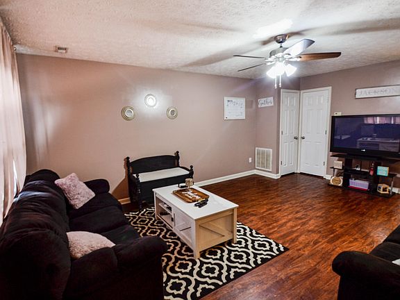 4th image of 1320 Holyoke St #1320