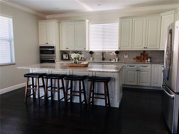 3rd image of 1068 Berkeley Dr