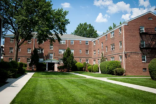 Lexington Garden Apartment Photo 1
