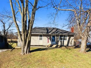 902 SW Locust St, Oak Grove, MO 64075