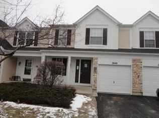 2040 College Green Dr, Elgin, IL 60123