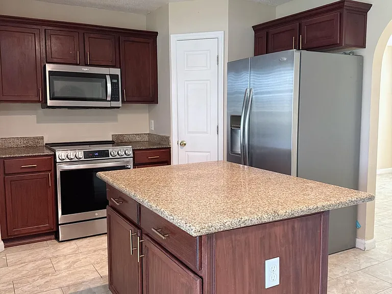 1718 Sawgrass Dr SW — Photo 5
