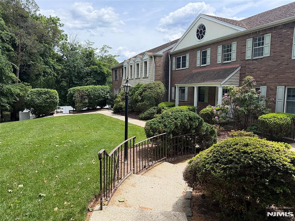 1 bed, $2,200 — Photo 2