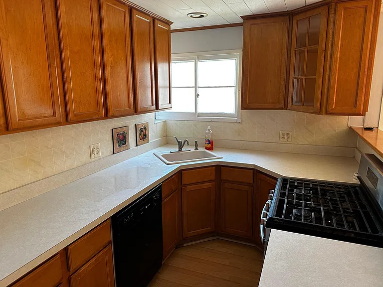 120 N Huffman St — Photo 8