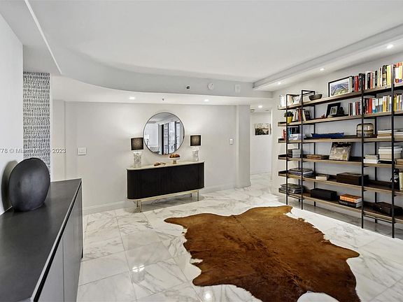 2nd image of 2843 S Bayshore Dr APT 10C