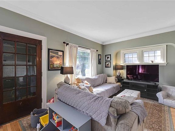 3rd image of 360 Bonniewood Dr