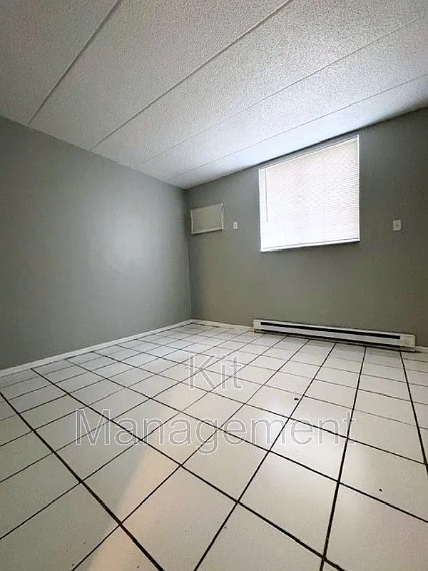Charming 1-Bed in Toledo Cozy 570 sq ft with Shared Laundry for Just $675 — Photo 4