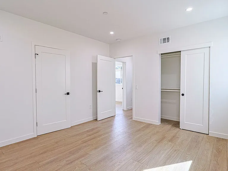 1227 N June St #1227 — Photo 15