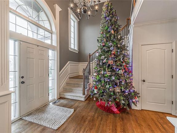 5th image of 1138 Redwood Pl
